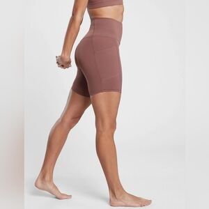 Athleta Womens Dusty Rose Salutation Stash Pocket High Rise 7" Yoga Shorts Sz XS
